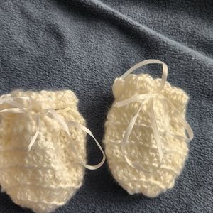 Handmade baby mittens and booties